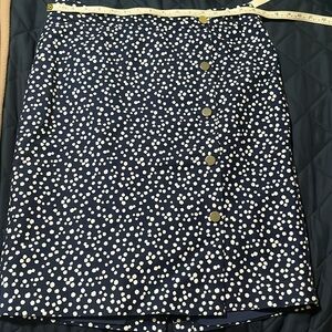 Talbots Navy lined skirt with white dots. . 5 Silver buttons. Size 10